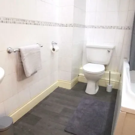 Leeds City Near University & Hospital Including Secure Parking Leeds (West Yorkshire)