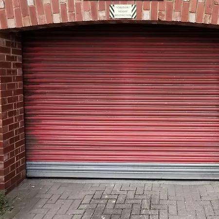 Leeds City Near University & Hospital Including Secure Parking * Leeds (West Yorkshire)